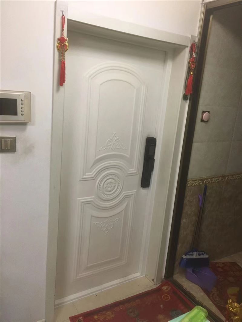 廠家定做紗窗，軟包防盜門，定做門窗，維修門窗，換玻璃換把手合頁密封條。