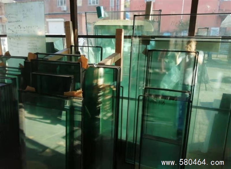 定做紗窗，軟包防盜門(mén)，銷(xiāo)售維修門(mén)窗。