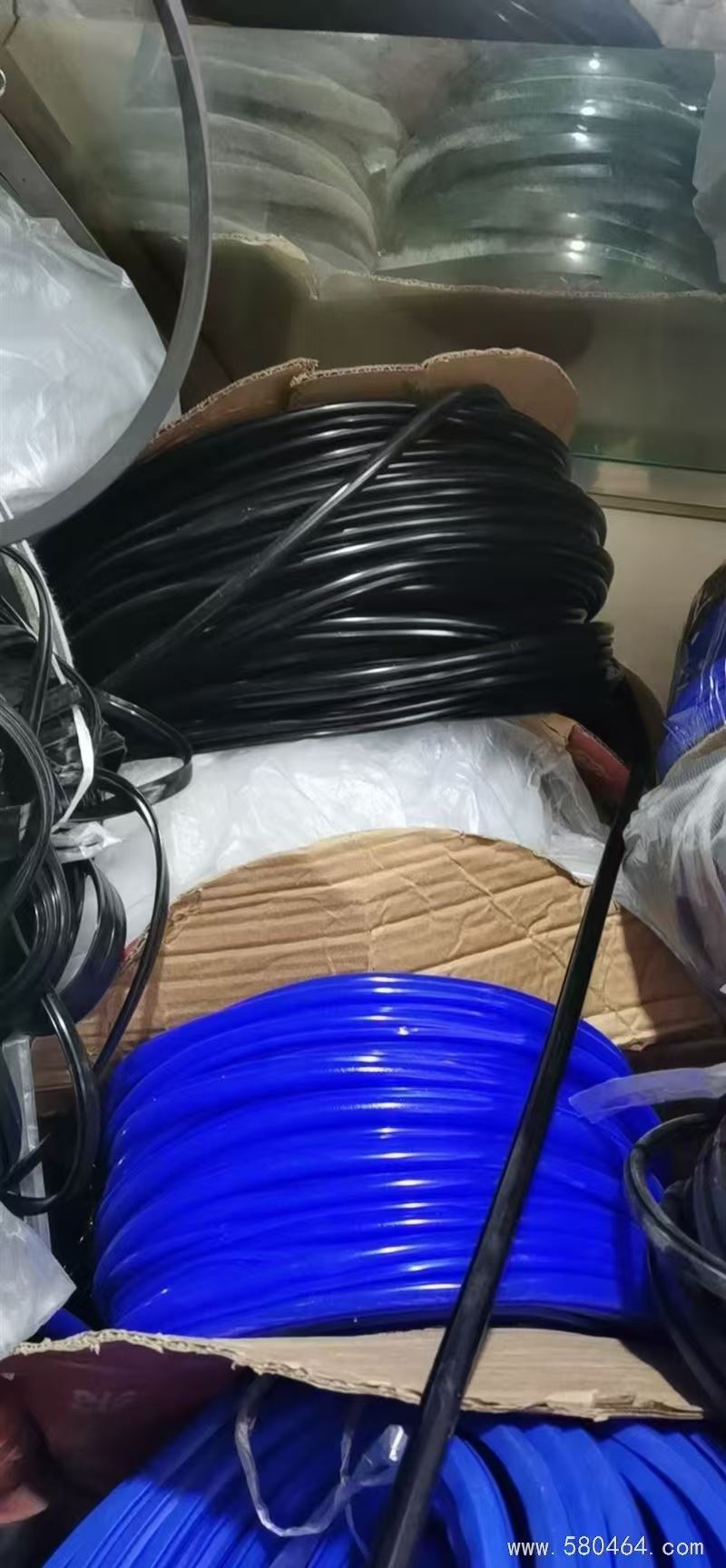 軟包炕圍子，防盜門。定做紗窗，維修門窗。